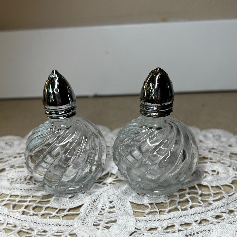 Irice Clear Pressed Glass Swirl Silverplated Mini Salt & Pepper Giftware Set
